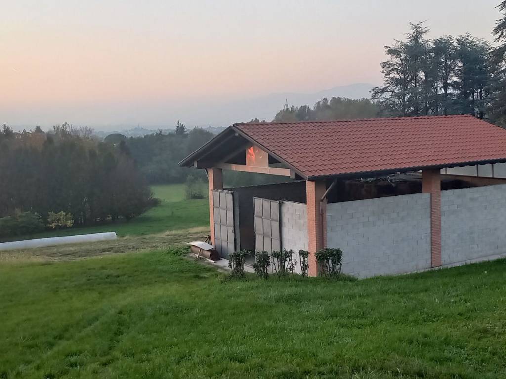 locale commerciale in vendita a Monticello Brianza