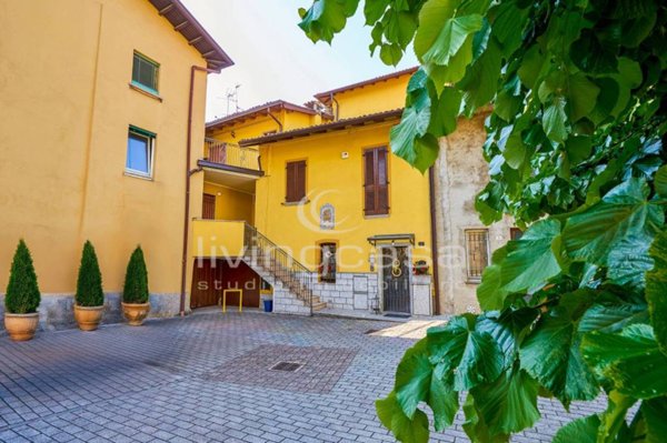 appartamento in vendita a Monticello Brianza in zona Cortenuova