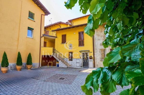 appartamento in vendita a Monticello Brianza in zona Cortenuova