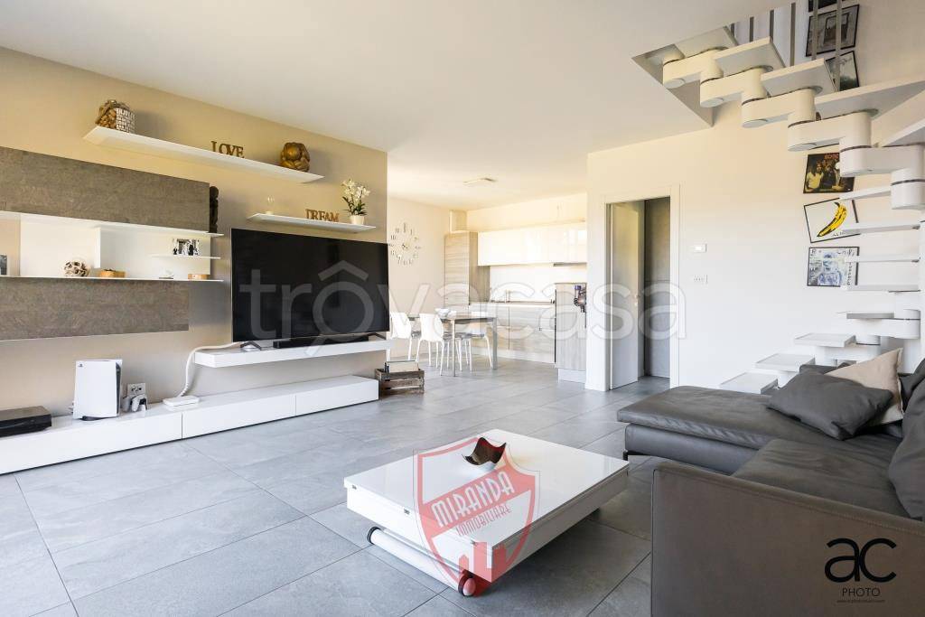 appartamento in vendita a Monticello Brianza