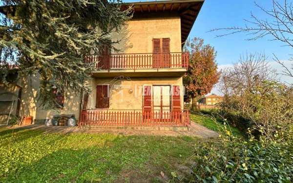 casa indipendente in vendita a Monticello Brianza