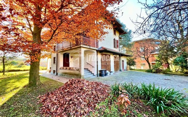 casa indipendente in vendita a Monticello Brianza