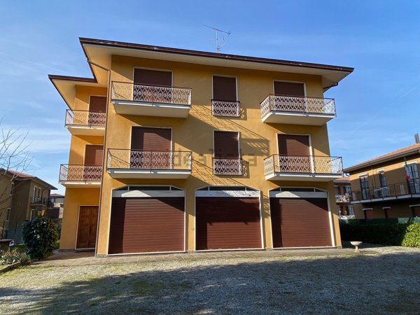 casa indipendente in vendita a Monticello Brianza