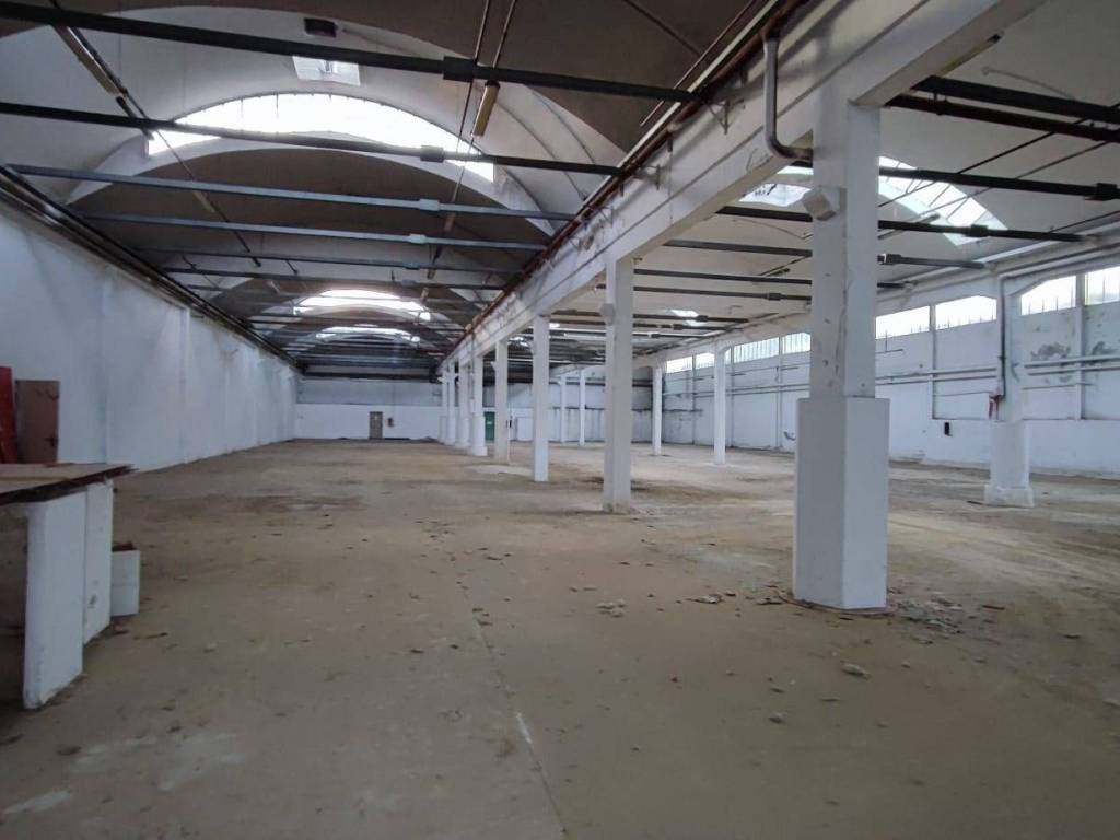 locale commerciale in vendita a Monticello Brianza