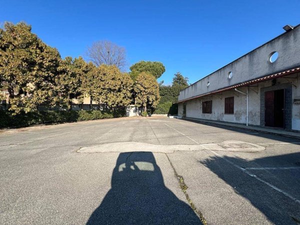 negozio in vendita a Monticello Brianza