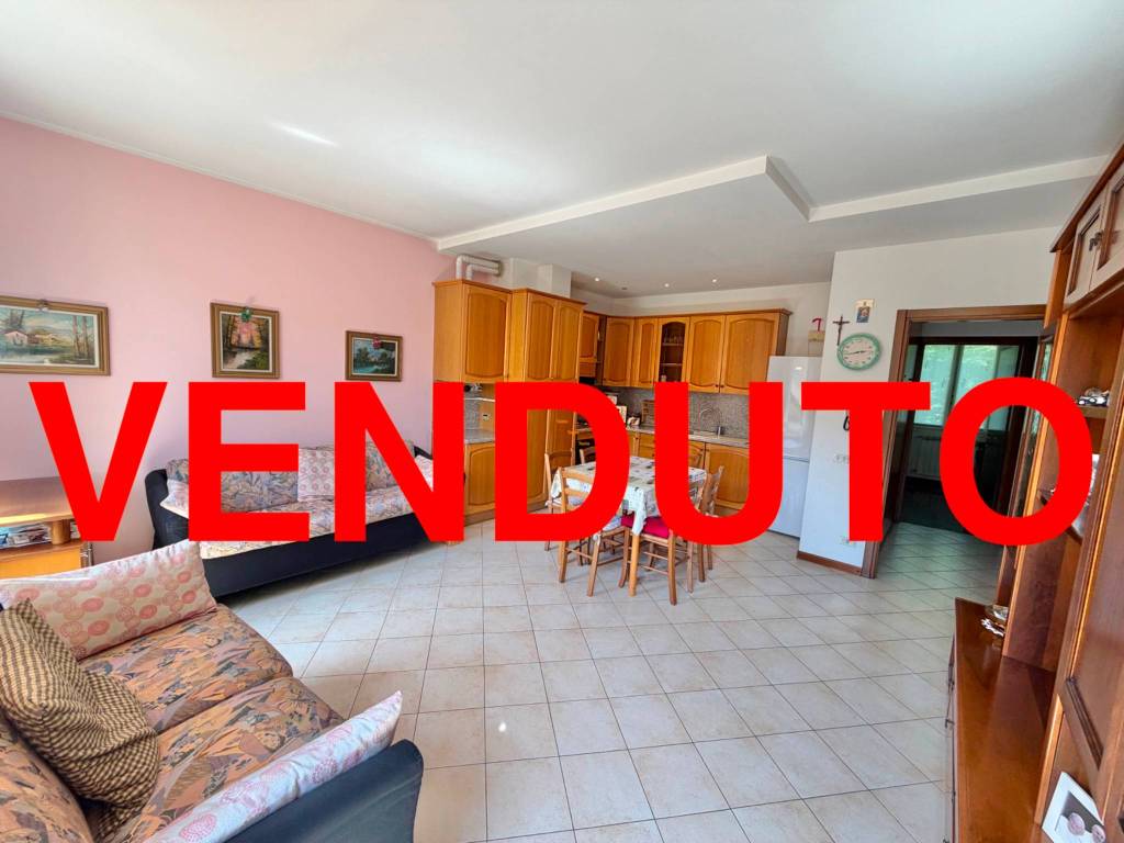 appartamento in vendita a Monticello Brianza in zona Cortenuova