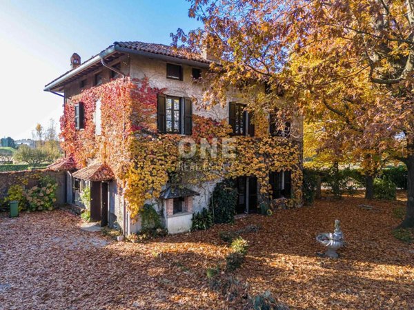 casa indipendente in vendita a Monticello Brianza in zona Cortenuova