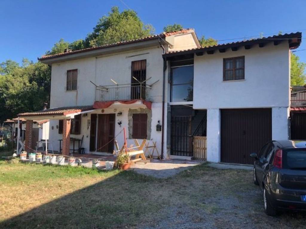 casa indipendente in vendita a Dernice