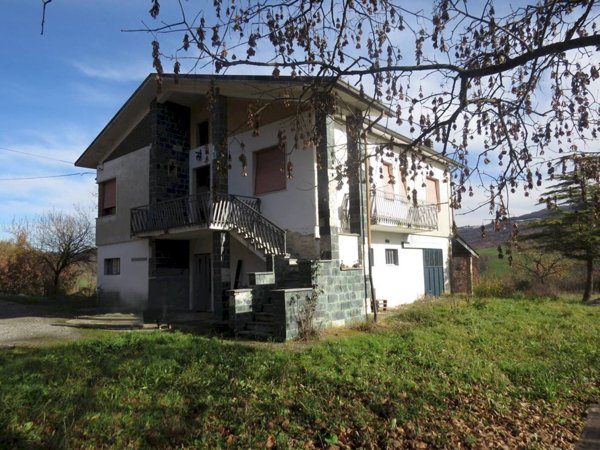 casa indipendente in vendita a Dernice