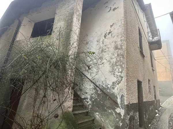 casa indipendente in vendita a Dernice
