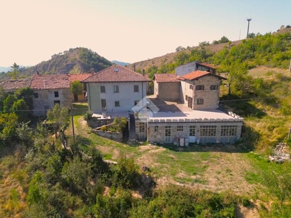 casa indipendente in vendita a Dernice