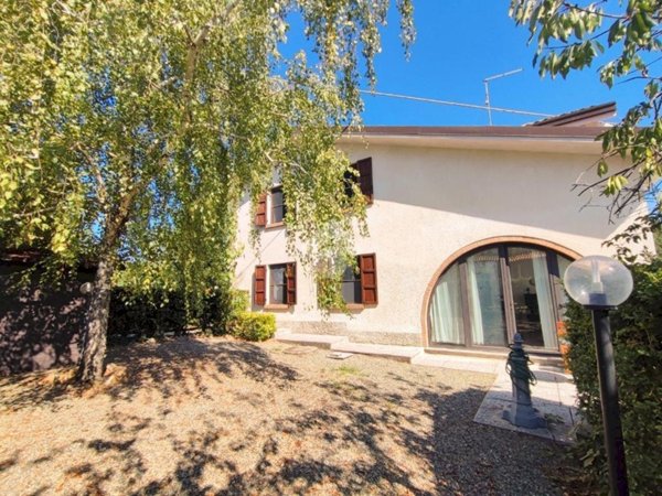 casa indipendente in vendita a Dernice in zona Vigana