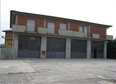 locale commerciale in vendita a Nibionno in zona Gaggio