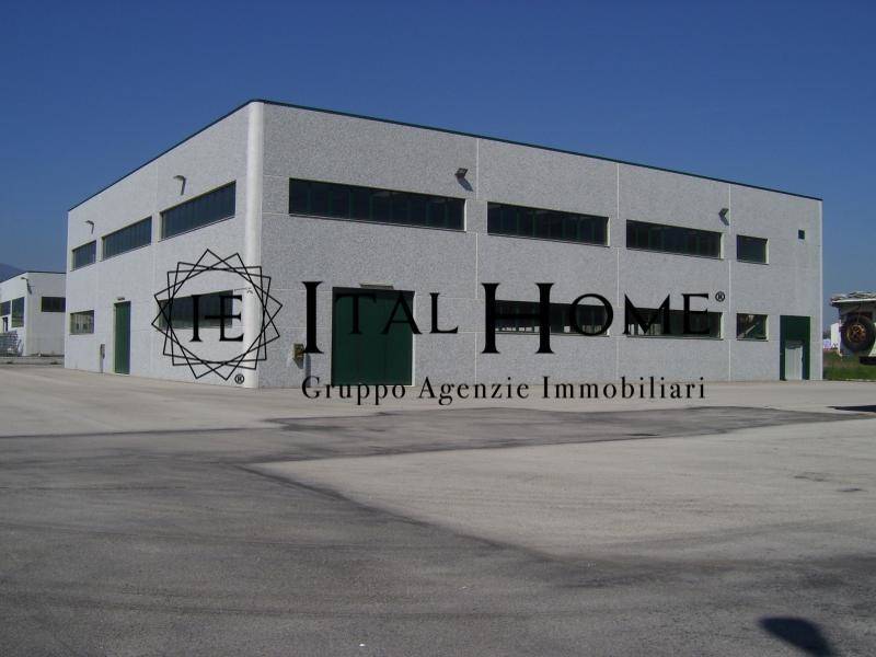 locale commerciale in vendita a Nibionno