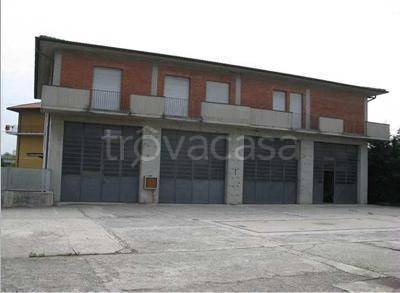 locale commerciale in vendita a Nibionno in zona Gaggio