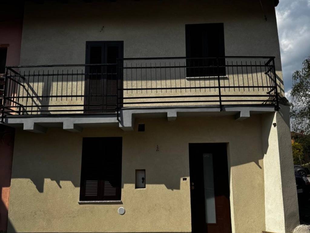 casa indipendente in vendita a Nibionno