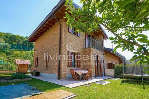 casa indipendente in vendita a Nibionno in zona Tabiago