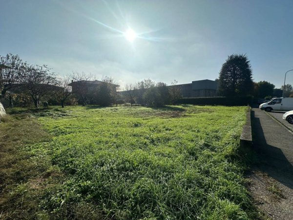 terreno edificabile in vendita a Nibionno