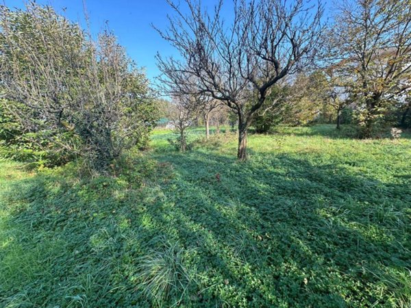 terreno edificabile in vendita a Nibionno