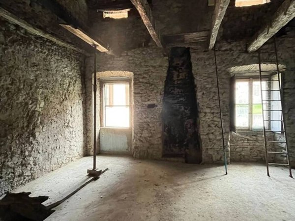 casa indipendente in vendita a Nibionno