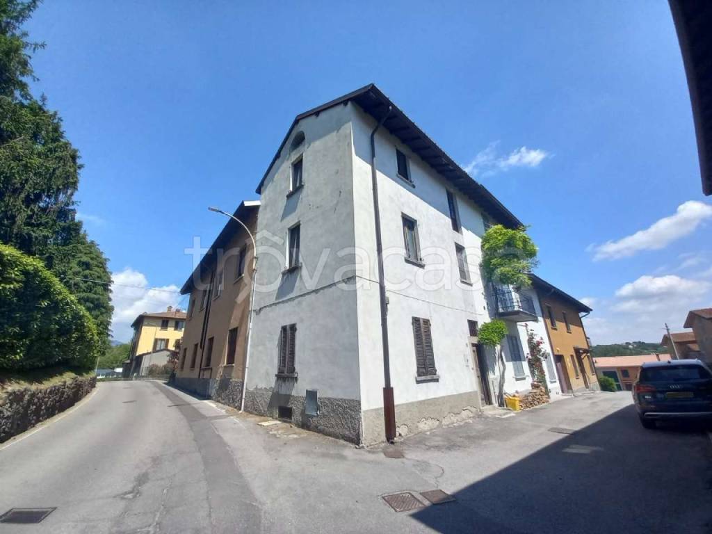 casa indipendente in vendita a Nibionno