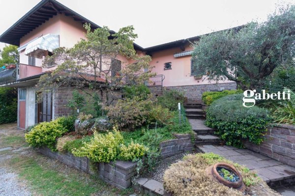 casa indipendente in vendita a Nibionno