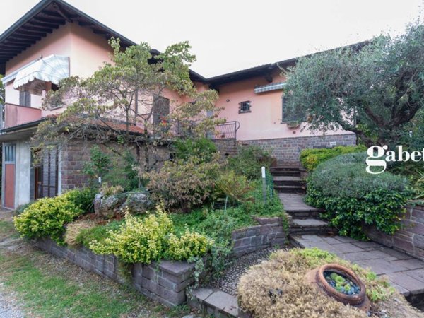 casa indipendente in vendita a Nibionno in zona Tabiago