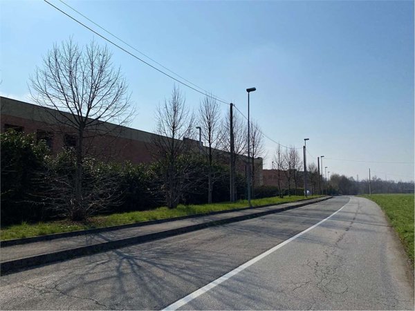 capannone in vendita a Nibionno