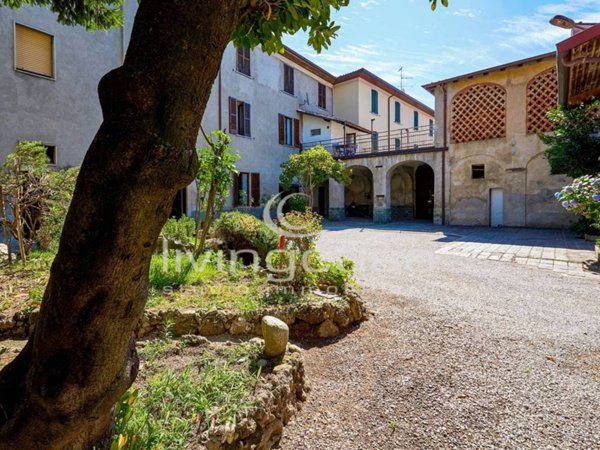 casa indipendente in vendita a Nibionno in zona Tabiago