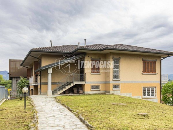 casa indipendente in vendita a Nibionno in zona Tabiago