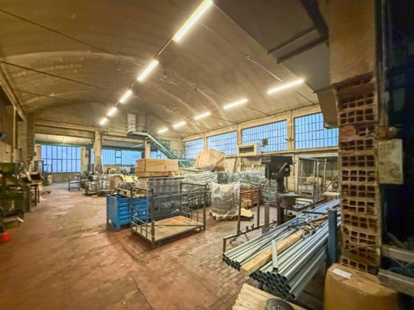 locale commerciale in vendita a Nibionno