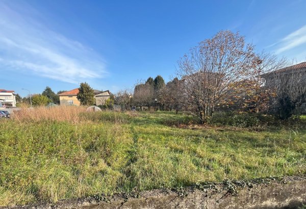 terreno edificabile in vendita a Nibionno