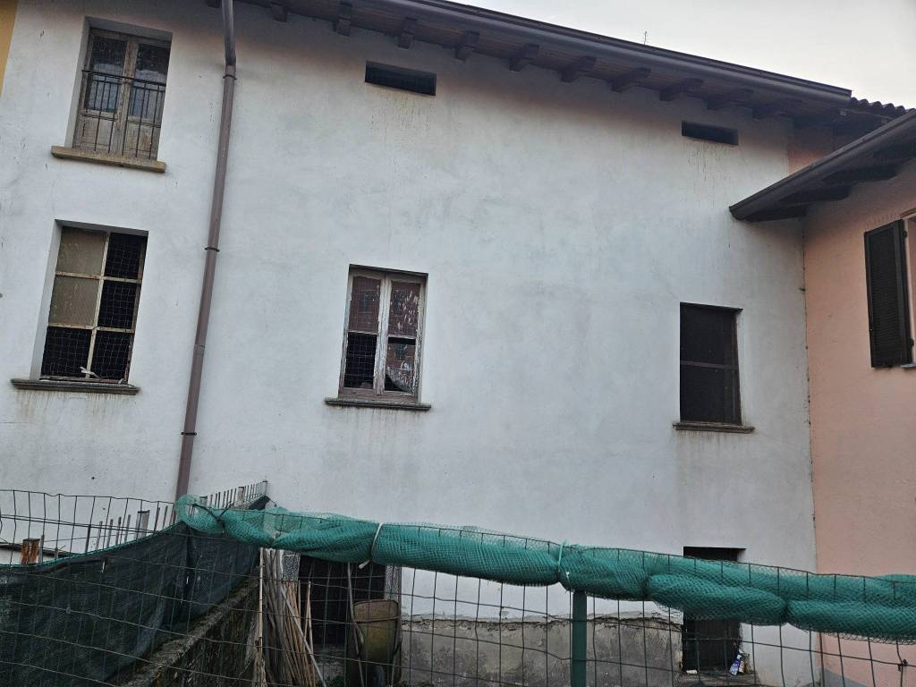 casa indipendente in vendita a Nibionno