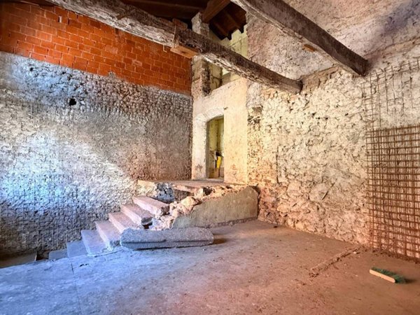 casa indipendente in vendita a Nibionno