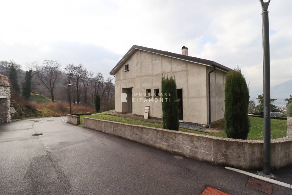 casa indipendente in vendita ad Oggiono in zona Imberido