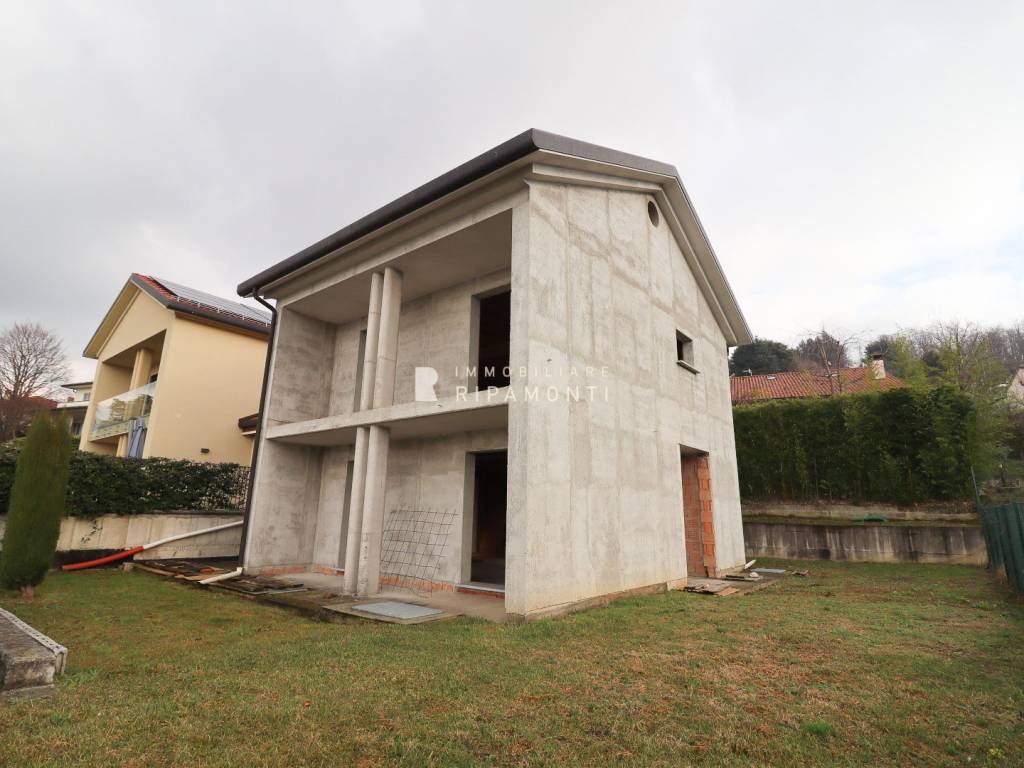 casa indipendente in vendita ad Oggiono