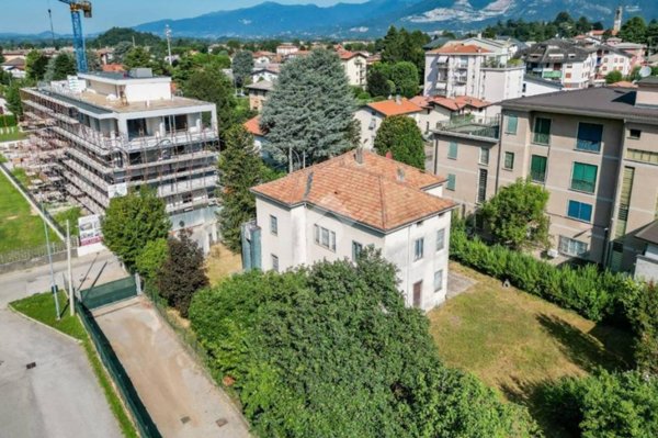 casa indipendente in vendita ad Oggiono
