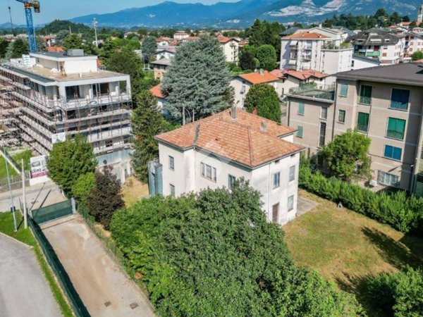 casa indipendente in vendita ad Oggiono