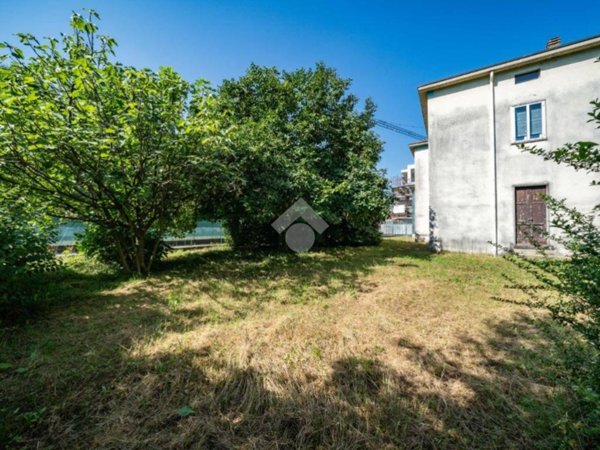 casa indipendente in vendita ad Oggiono