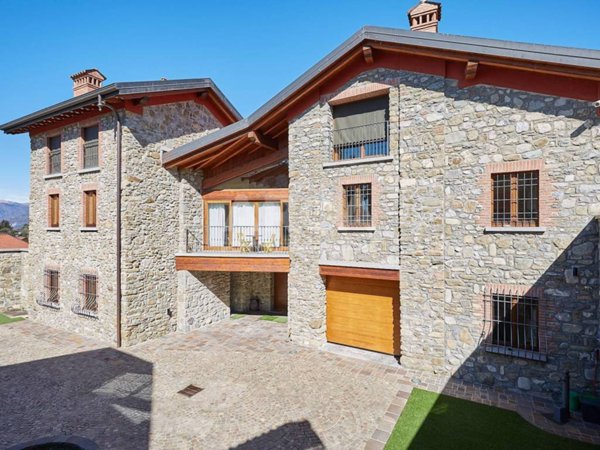 casa indipendente in vendita ad Oggiono