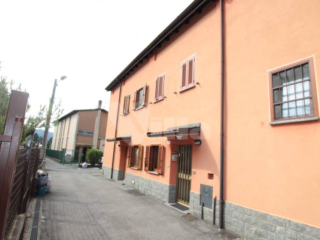 casa indipendente in vendita ad Oggiono