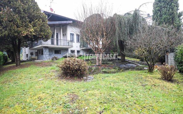casa indipendente in vendita ad Oggiono in zona Imberido