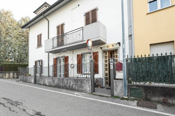 casa indipendente in vendita ad Oggiono