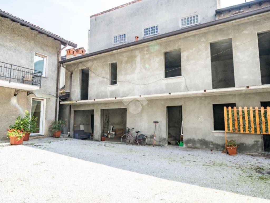 appartamento in vendita ad Oggiono