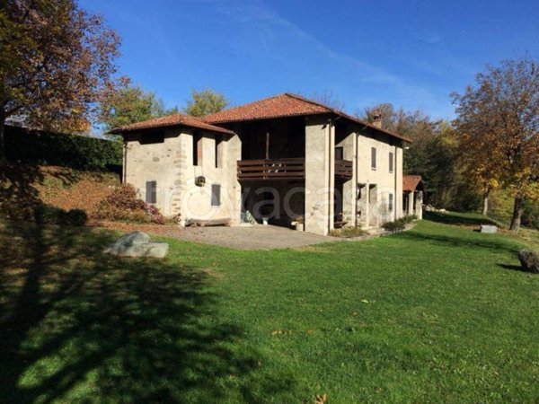 casa indipendente in vendita ad Oggiono