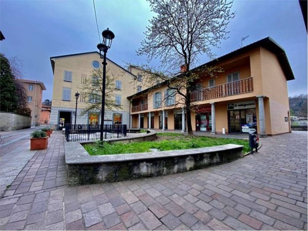 negozio in vendita ad Oggiono
