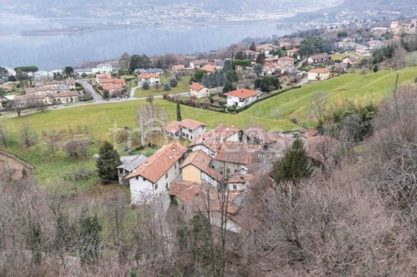 casale in vendita ad Oggiono in zona Imberido