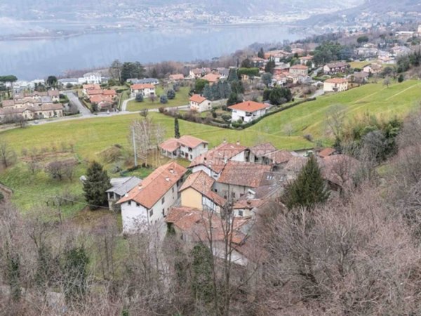 casale in vendita ad Oggiono in zona Imberido