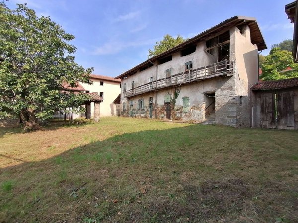 casale in vendita ad Oggiono in zona Imberido
