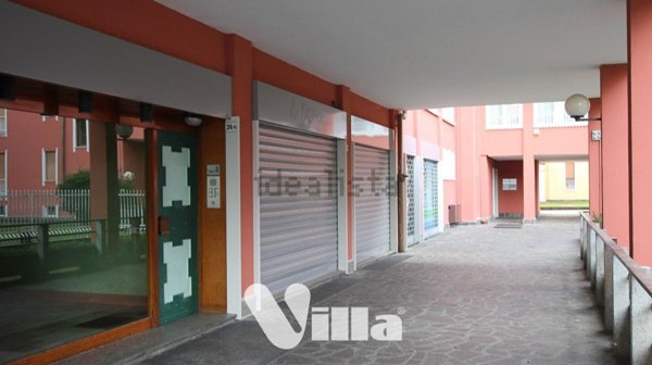 negozio in vendita ad Oggiono